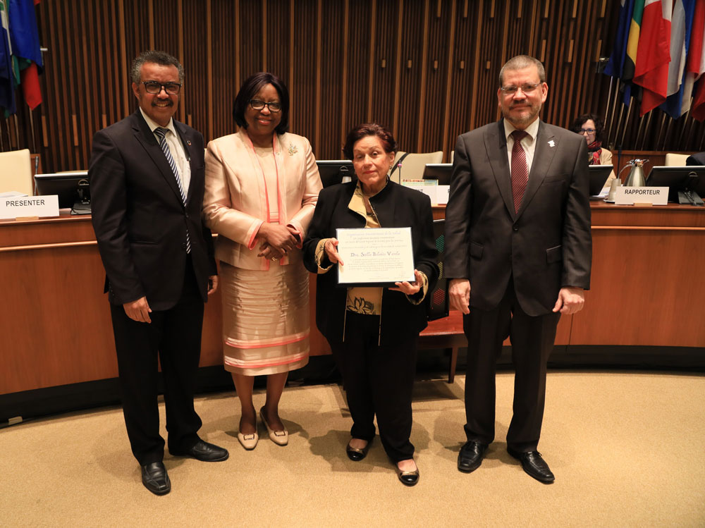 dm prensa foto dra bolaños premiada ops  - OPS distingue a médica costarricense  Premio OPS a la Gestión y el Liderazgo en servicios de Salud 2017