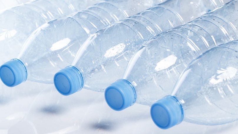 Productores, comercializadores y distribuidores de botellas plásticas de un solo uso deberán implementar plan de cumplimiento