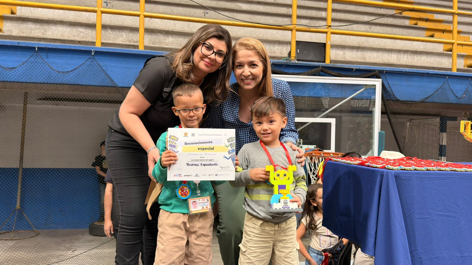 CEN-CINAI hace historia con su primera participación en el Festival Nacional de Robótica CEN-CINAI hace historia con su primera participación en el Festival Nacional de Robótica
