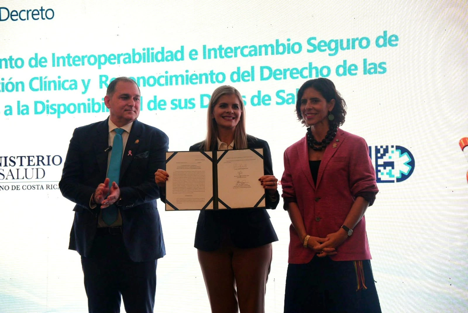 Costa Rica fortalece la transformación del sistema de salud con la firma del Reglamento Nacional de Interoperabilidad